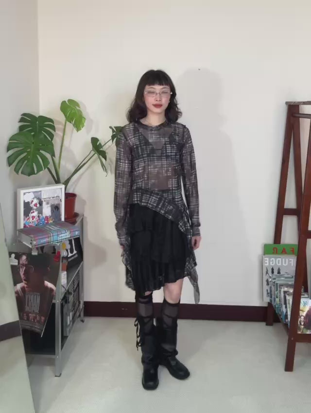 圓領格紋透膚上衣